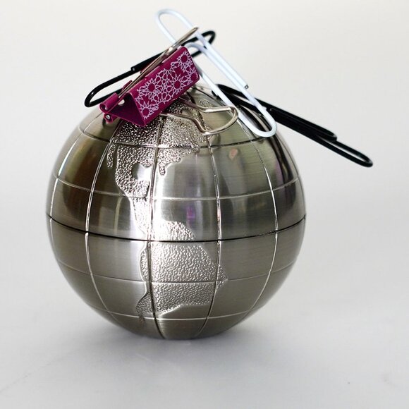 New in box Magnetic globe paperweight - Picture 3 of 5